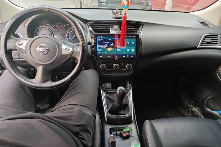 Used Nissan Sylphy 2018 1.6XL Manual Luxury Edition Center Console