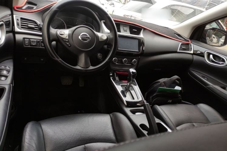 Used Nissan Sylphy 2018 1.6XV CVT Deluxe Edition Center Console