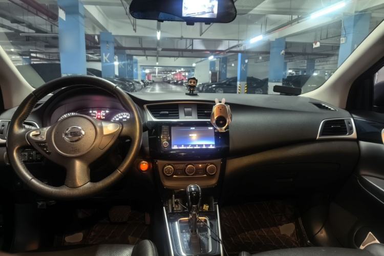 Used Nissan Sylphy 2018 1.6XV CVT Deluxe Edition Center Console