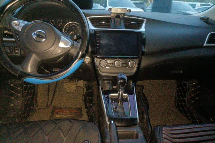 Used Nissan Sylphy 2018 1.6XV CVT Deluxe Edition Center Console