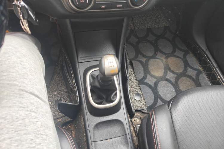 Used Nissan Sylphy 2018 Classic 1.6XE Manual Comfort Edition Gear Lever