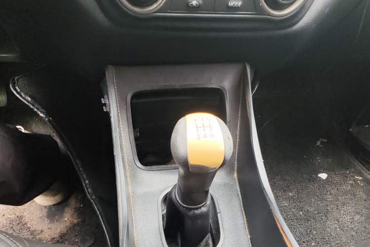 Used Nissan Sylphy 2018 Classic 1.6XE+ Manual Leading Edition Gear Lever