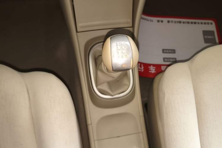 Used Nissan Sylphy 2018 Classic 1.6XE Manual Comfort Edition Gear Lever