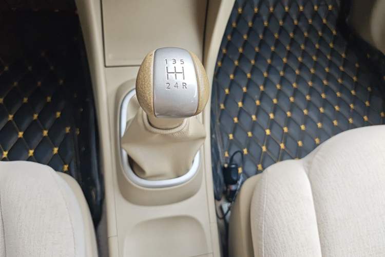 Used Nissan Sylphy 2018 Classic 1.6XE Manual Comfort Edition Gear Lever