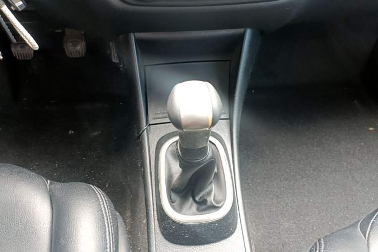 Used Nissan Sylphy 2018 Classic 1.6XE Manual Comfort Edition Gear Lever