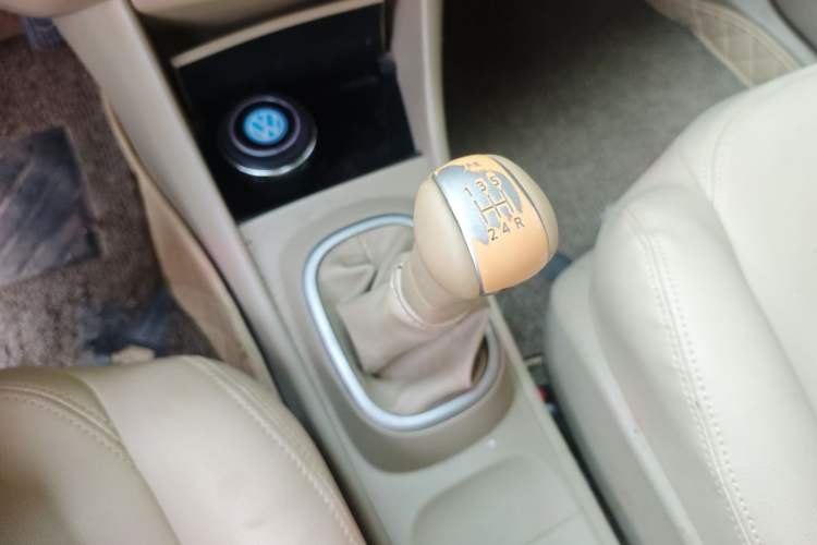 Used Nissan Sylphy 2018 Classic 1.6XE+ Manual Leading Edition Gear Lever