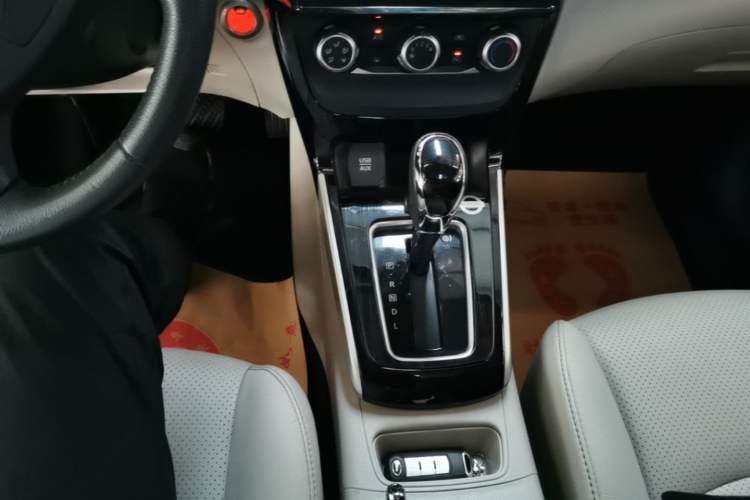 Used Nissan Sylphy 2018 1.6XV CVT Deluxe Edition Gear Lever