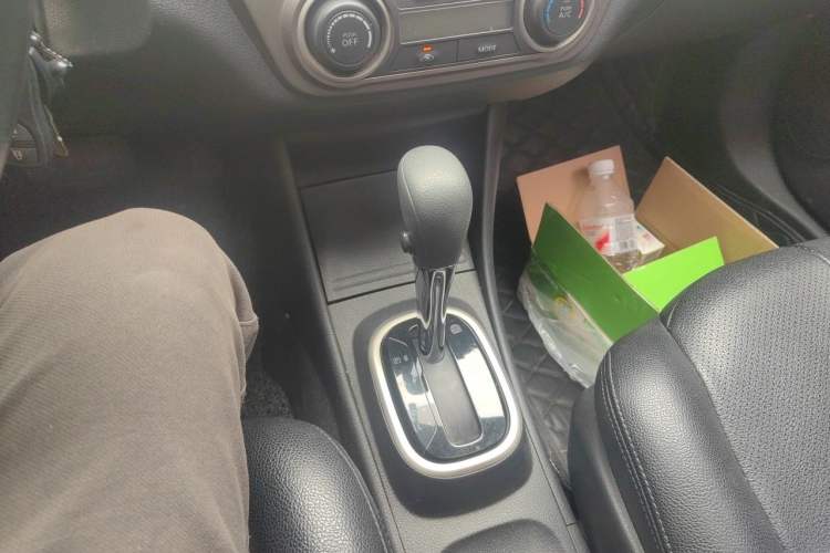 Used Nissan Sylphy 2018 Classic 1.6XE+ CVT Leading Edition Gear Lever