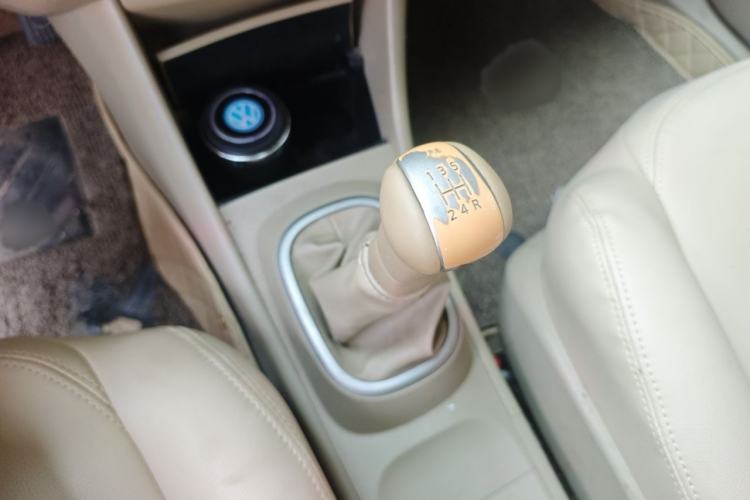 Used Nissan Sylphy 2018 Classic 1.6XE+ Manual Leading Edition Gear Lever