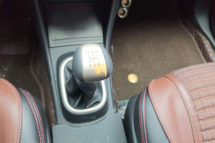 Used Nissan Sylphy 2018 Classic 1.6XE+ Manual Leading Edition Gear Lever