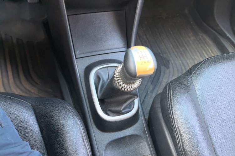 Used Nissan Sylphy 2018 Classic 1.6XE Manual Comfort Edition Gear Lever