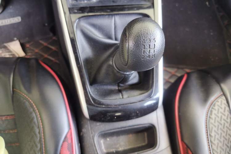 Used Nissan Sylphy 2018 1.6XL Manual Luxury Edition Gear Lever