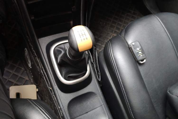 Used Nissan Sylphy 2018 Classic 1.6XE+ Manual Leading Edition Gear Lever