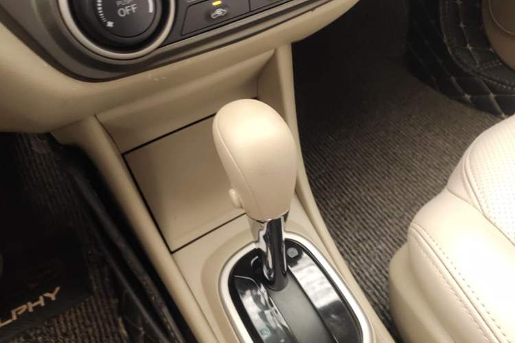 Used Nissan Sylphy 2018 Classic 1.6XE+ CVT Luxury Edition Gear Lever