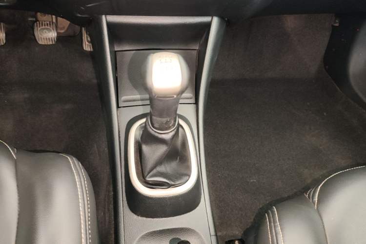 Used Nissan Sylphy 2018 Classic 1.6XE Manual Comfort Edition Gear Lever