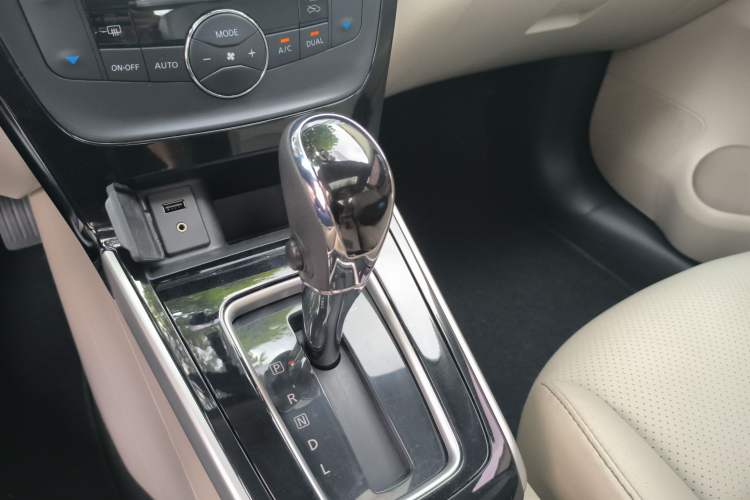 Used Nissan Sylphy 2018 1.8XV CVT Prestige Edition Gear Lever