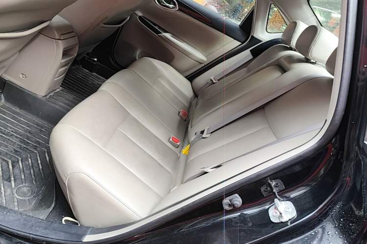 Used Nissan Sylphy 2018 1.6XV CVT Deluxe Edition Left Rear Seat