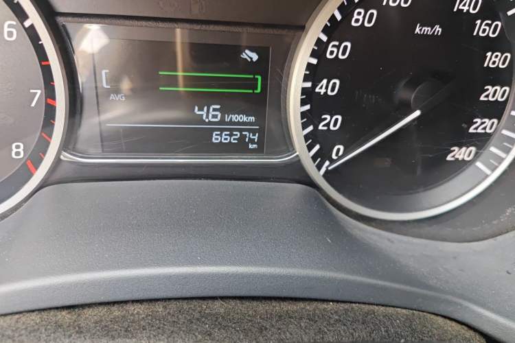 Used Nissan Sylphy 2018 1.6XL Manual Luxury Edition Odometer Close Up