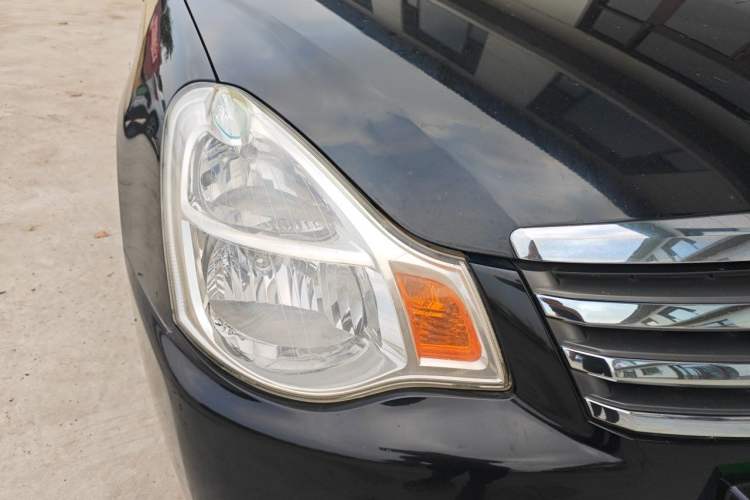 Used Nissan Sylphy 2018 Classic 1.6XE+ Manual Luxury Edition Right Front Headlight