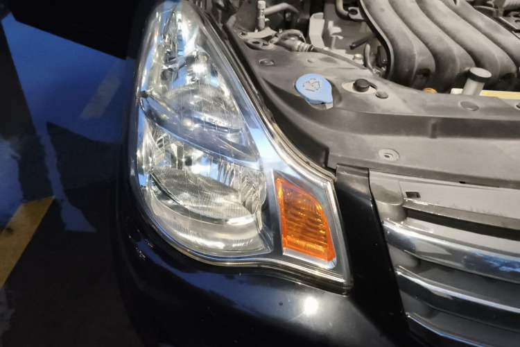 Used Nissan Sylphy 2018 Classic 1.6XE Manual Comfort Edition Right Front Headlight