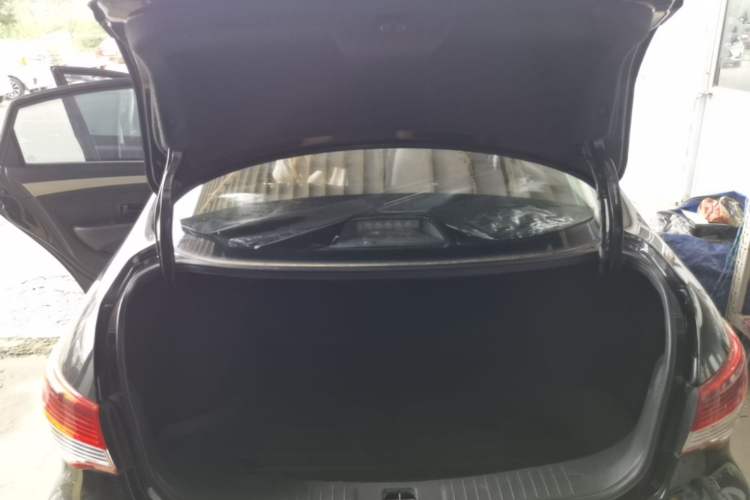 Used Nissan Sylphy 2018 Classic 1.6XE+ Manual Leading Edition Trunk