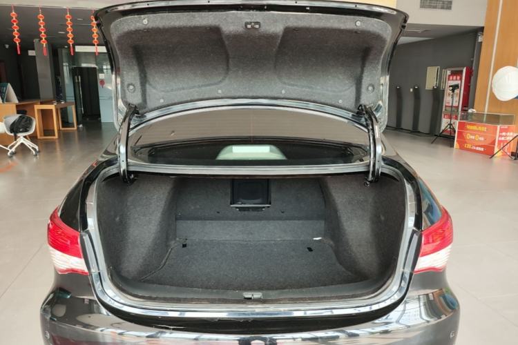 Used Nissan Sylphy 2018 Classic 1.6XE Manual Comfort Edition Trunk