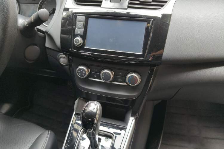 Used Nissan Sylphy 2018 1.6XV CVT Deluxe Edition Audio And AC Panel