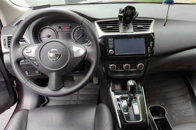 Used Nissan Sylphy 2018 1.6XV CVT Deluxe Edition Center Console