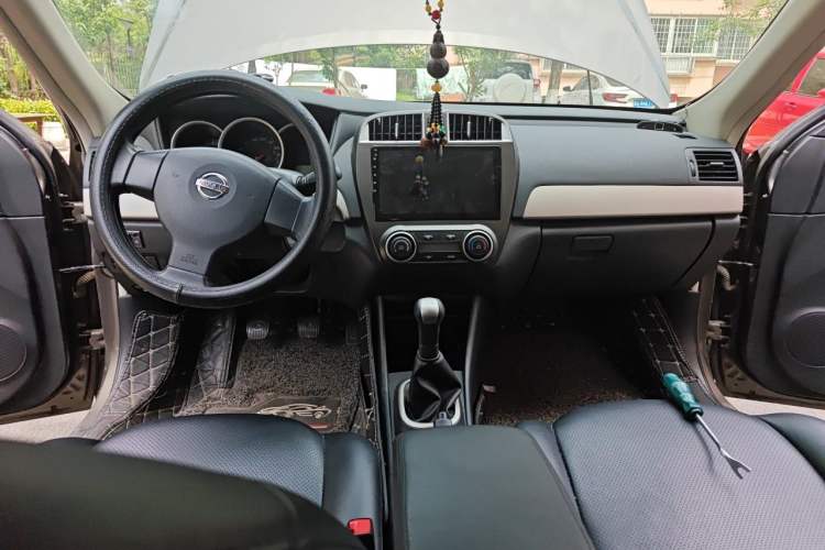 Used Nissan Sylphy 2018 Classic 1.6XE Manual Comfort Edition Center Console