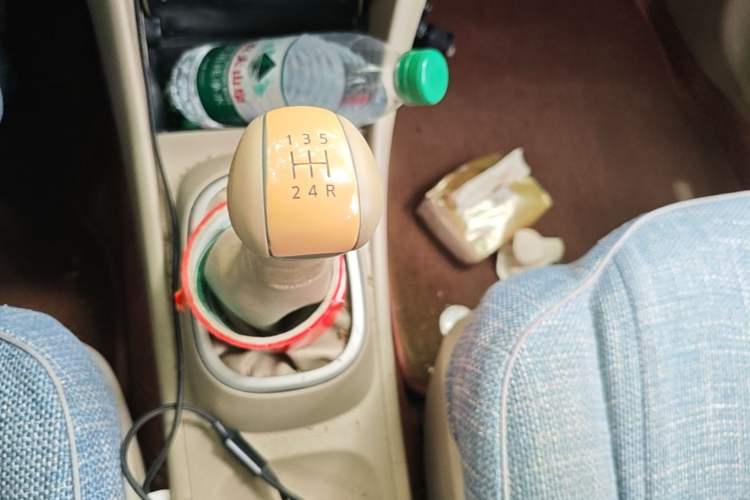 Used Nissan Sylphy 2018 Classic 1.6XE+ Manual Leading Edition Gear Lever