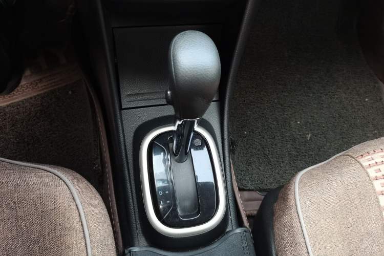Used Nissan Sylphy 2018 Classic 1.6XE CVT Comfort Edition Gear Lever