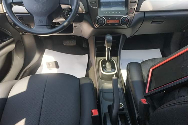 Used Nissan Sylphy 2018 Classic 1.6XE+ CVT Leading Edition Gear Lever
