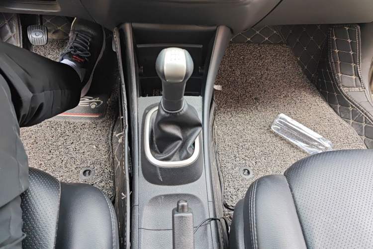 Used Nissan Sylphy 2018 Classic 1.6XE Manual Comfort Edition Gear Lever