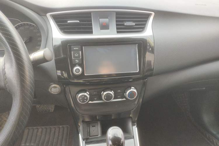 Used Nissan Sylphy 2018 1.6XV CVT Deluxe Edition Audio And AC Panel