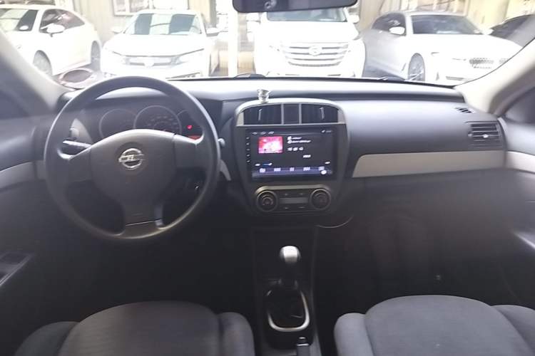 Used Nissan Sylphy 2018 Classic 1.6XE+ Manual Leading Edition Center Console
