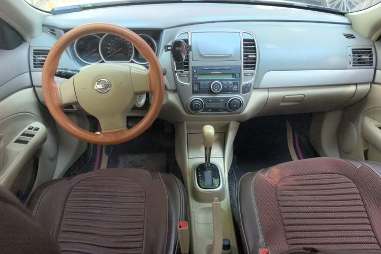 Used Nissan Sylphy 2018 Classic 1.6XE+ CVT Leading Edition Center Console