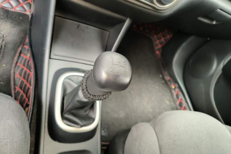 Used Nissan Sylphy 2018 Classic 1.6XE Manual Comfort Edition Gear Lever