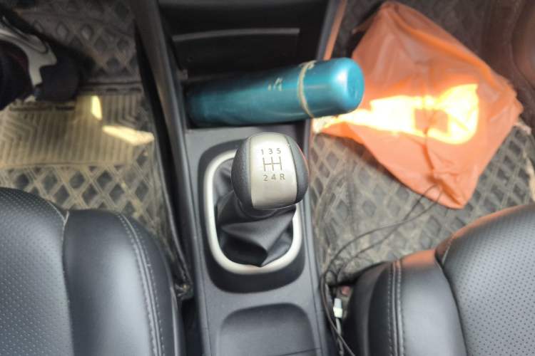 Used Nissan Sylphy 2018 Classic 1.6XE Manual Comfort Edition Gear Lever