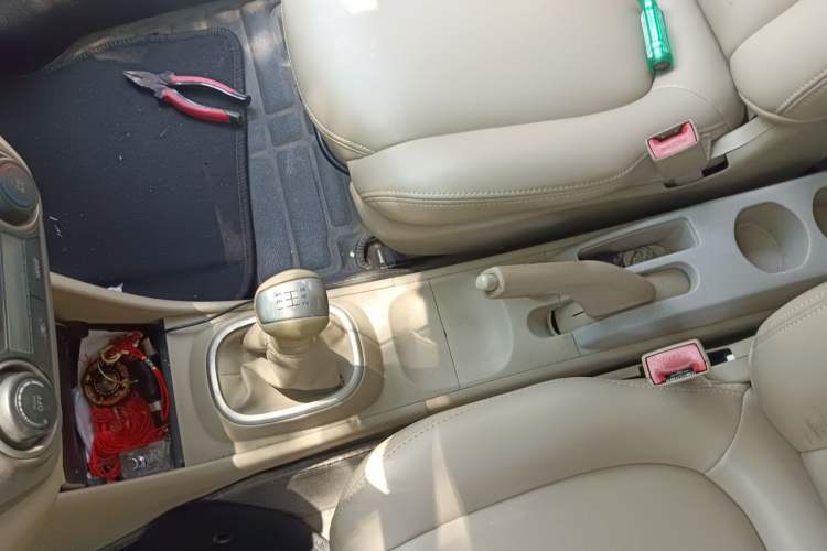 Used Nissan Sylphy 2018 Classic 1.6XE+ Manual Leading Edition Gear Lever