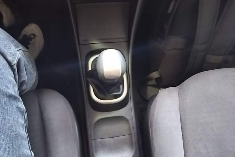 Used Nissan Sylphy 2018 Classic 1.6XE+ Manual Leading Edition Gear Lever