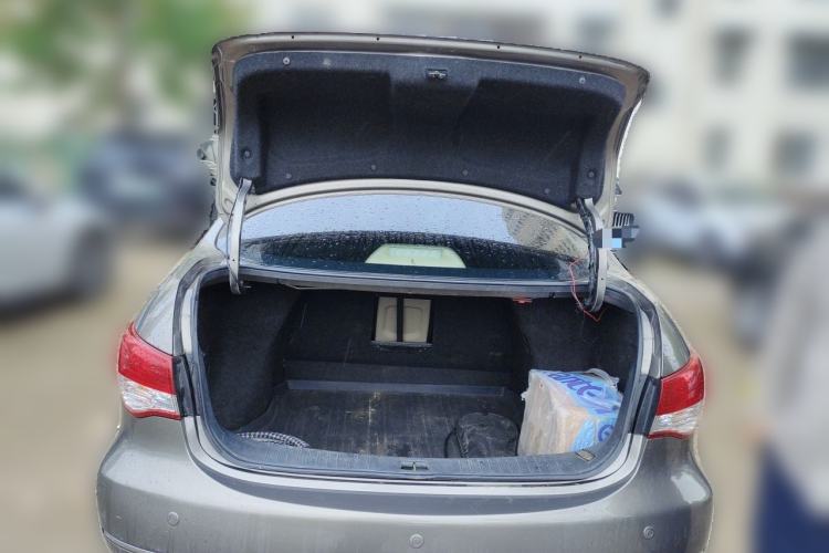 Used Nissan Sylphy 2018 Classic 1.6XE+ Manual Luxury Edition Trunk