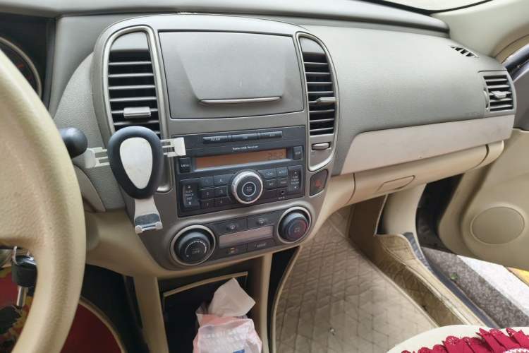 Used Nissan Sylphy 2018 Classic 1.6XE Manual Comfort Edition Audio And AC Panel