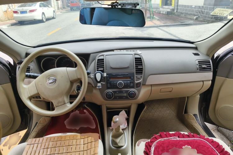 Used Nissan Sylphy 2018 Classic 1.6XE Manual Comfort Edition Center Console