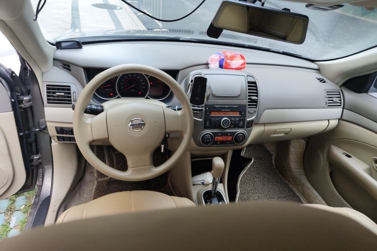 Used Nissan Sylphy 2018 Classic 1.6XE CVT Comfort Edition Center Console