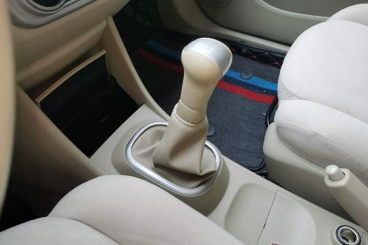 Used Nissan Sylphy 2018 Classic 1.6XE+ Manual Leading Edition Gear Lever