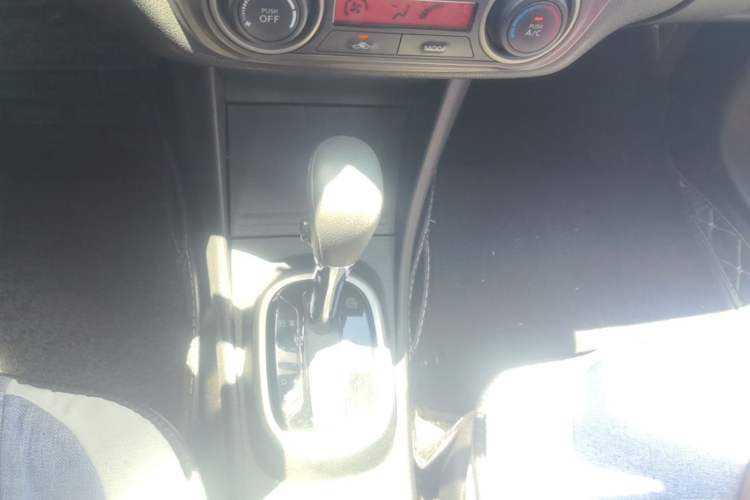 Used Nissan Sylphy 2018 Classic 1.6XE+ CVT Leading Edition Gear Lever