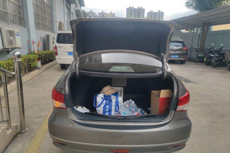 Used Nissan Sylphy 2018 Classic 1.6XE Manual Comfort Edition Trunk