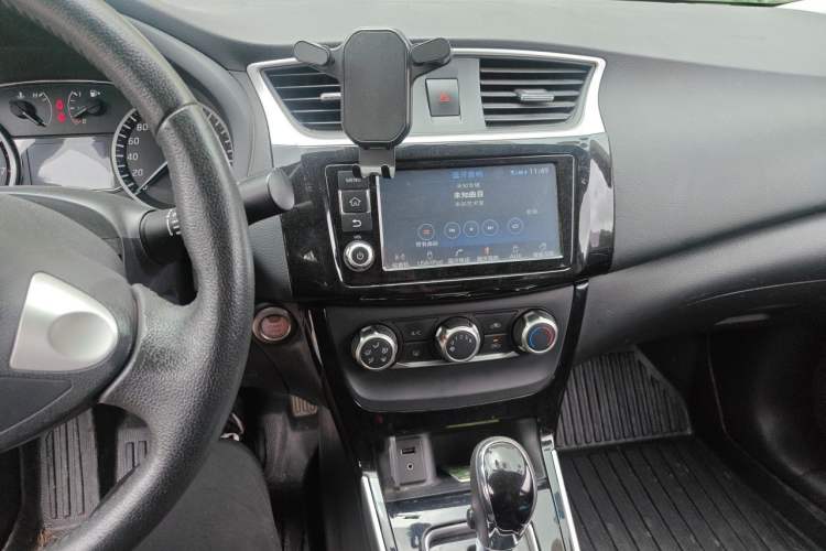 Used Nissan Sylphy 2018 1.6XV CVT Deluxe Edition Audio And AC Panel
