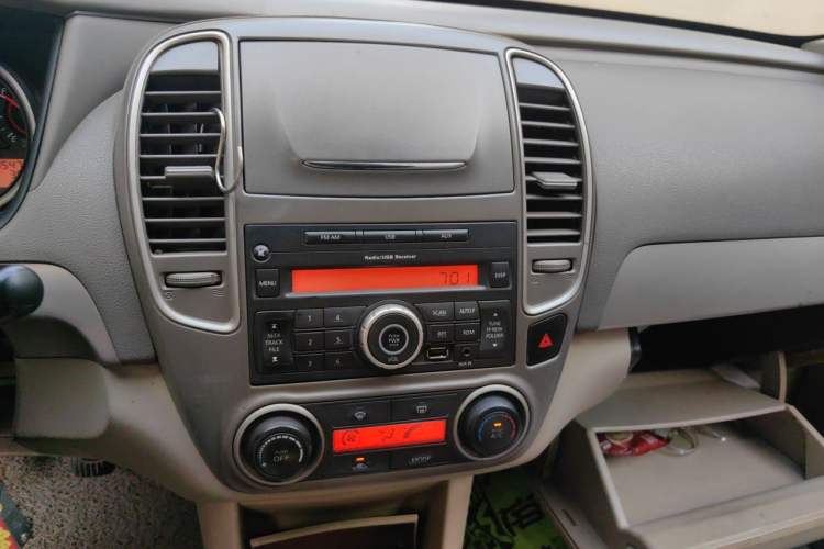 Used Nissan Sylphy 2018 Classic 1.6XE+ Manual Leading Edition Audio And AC Panel