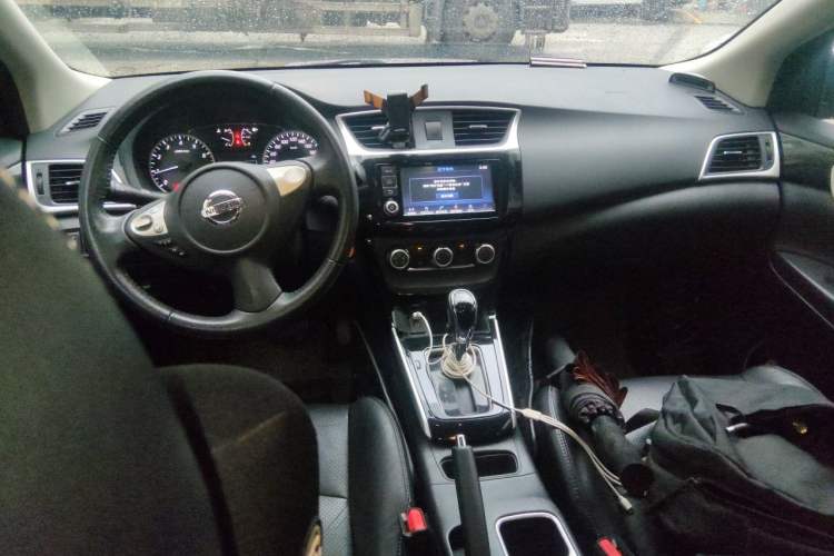 Used Nissan Sylphy 2018 1.6XV CVT Deluxe Edition Center Console